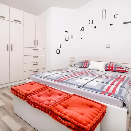 Capitan House I Рогозница