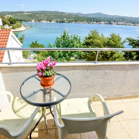 Capitan House I Апартаменты Рогозница